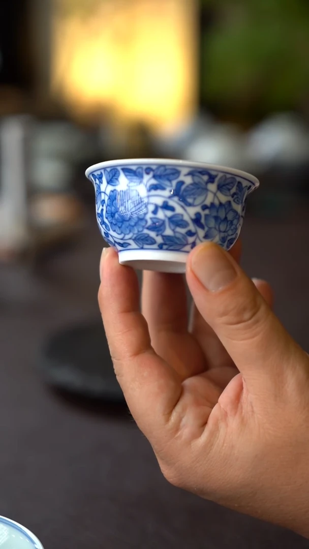 景德镇全手工手绘青花缠枝莲小主人杯