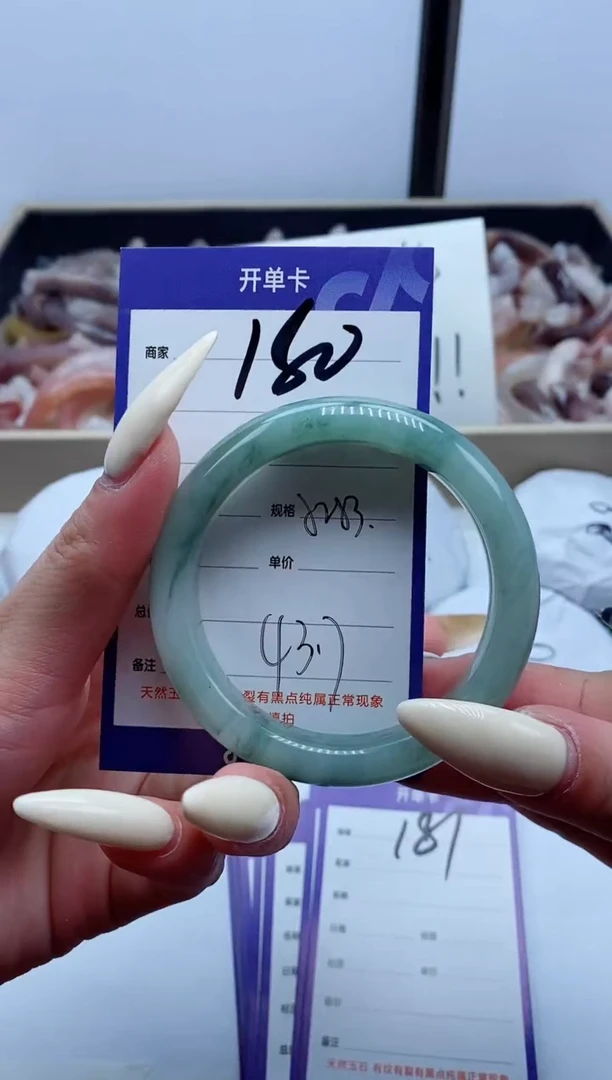 【闪购商品】石英质玉手镯未镶嵌180-52