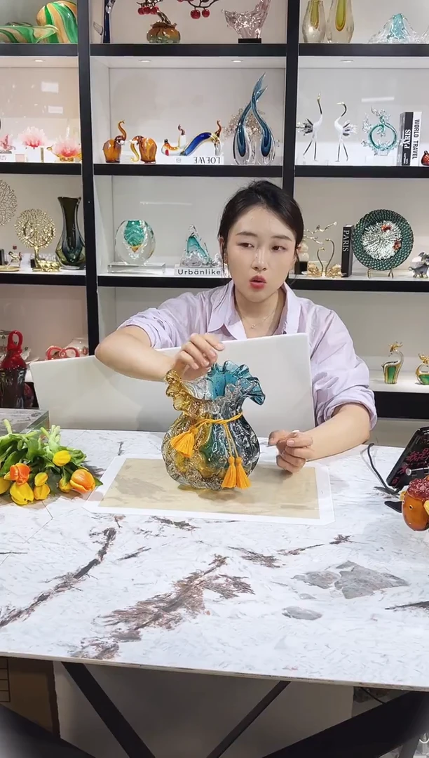 琉璃钱袋子造型花瓶
