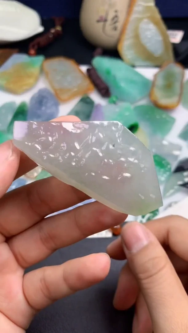 颈饰未镶嵌翡翠