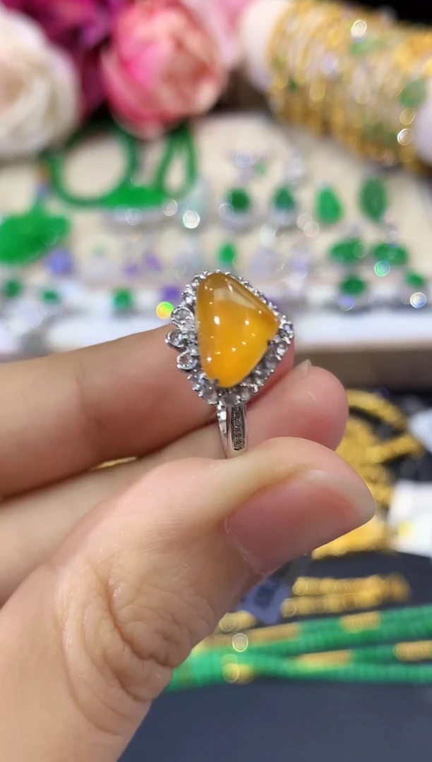 18K金镶嵌戒指翡翠B90