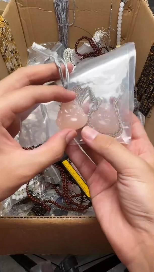 石英质玉（金丝玉）未镶嵌颈饰上小