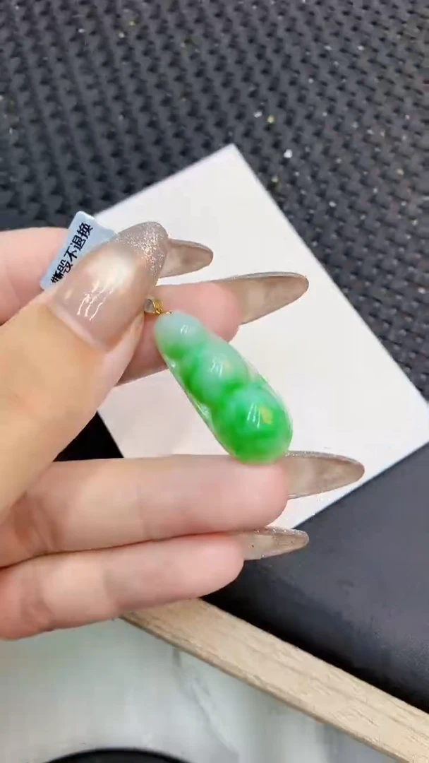颈饰18K金镶嵌翡翠1