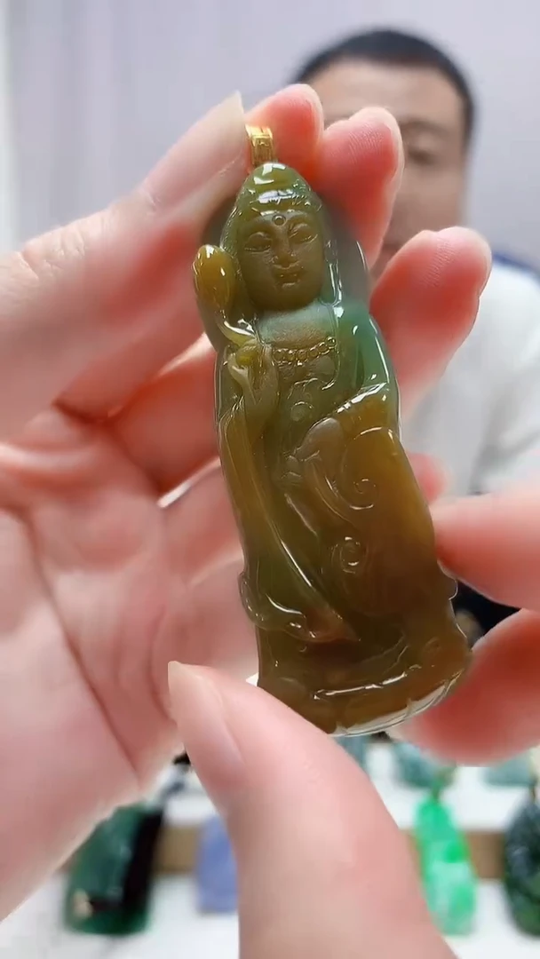 18K金镶嵌定制翡翠4898zm-毛货挂件观音147