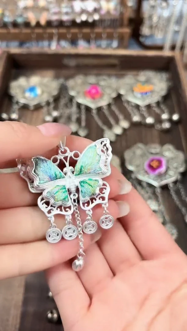 织绣民族风非遗老绣饰品670