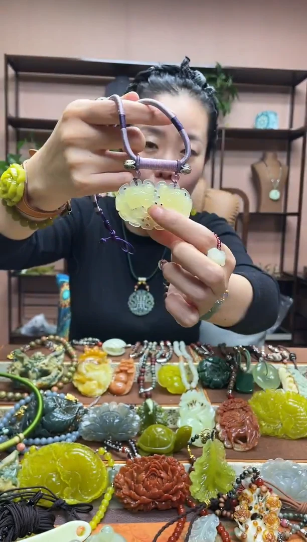 未镶嵌岫玉吊坠·