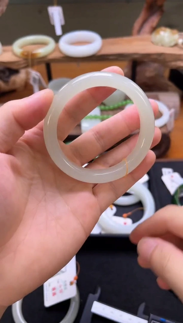 未镶嵌手镯和田玉青海青白 56+圈 50