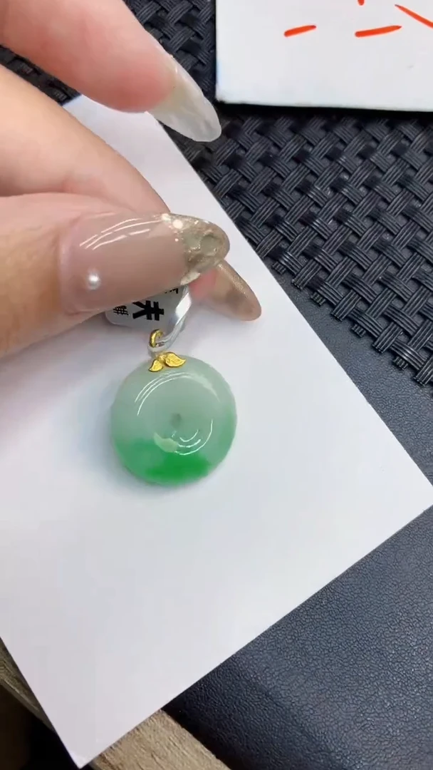翡翠18K金镶嵌颈饰             8