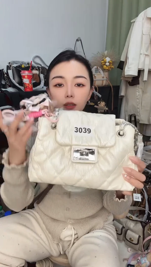 真皮升级版带隔层白泡芙