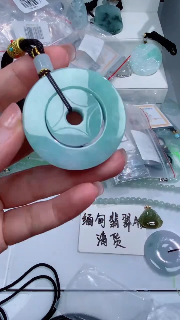 颈饰未镶嵌翡翠吊坠