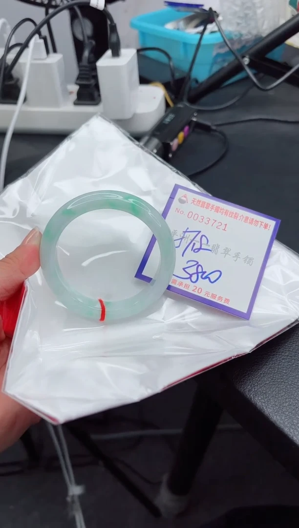 未镶嵌手镯翡翠幸****?1