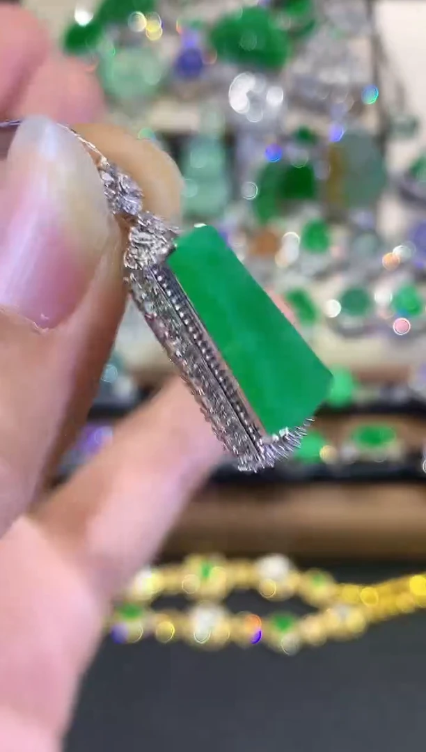 吊坠(不含链)18K金镶嵌翡翠C39