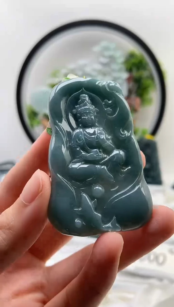 翡翠未镶嵌颈饰观音