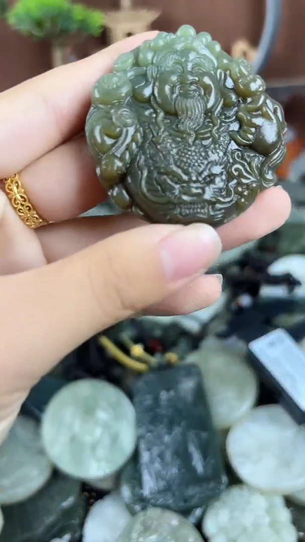 和田玉未镶嵌颈饰1