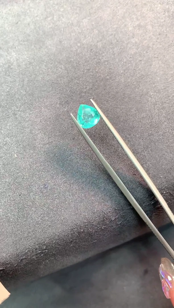 未镶嵌耳饰帕拉依巴碧玺1.66克拉霓虹蓝