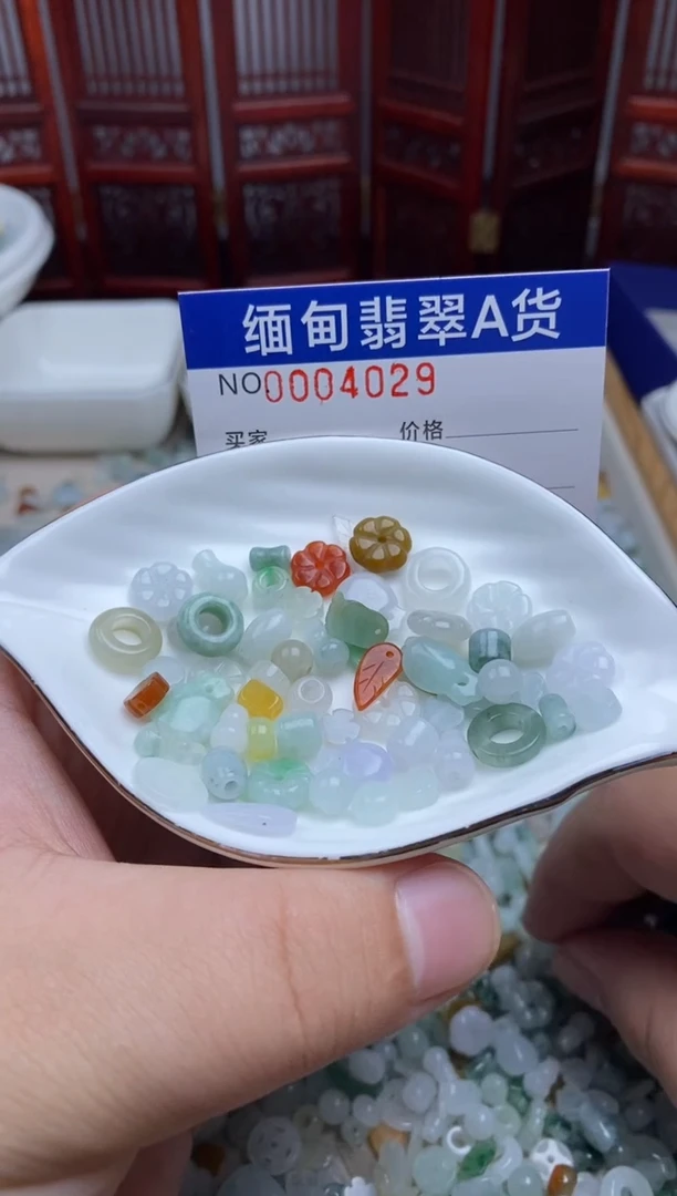 颈饰未镶嵌翡翠绾翡翠