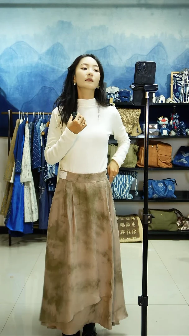 织绣设计师款铜氨丝半身裙