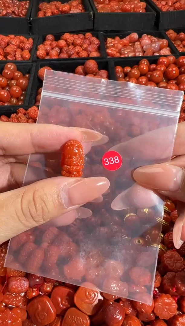 南红玛瑙未镶嵌颈饰1