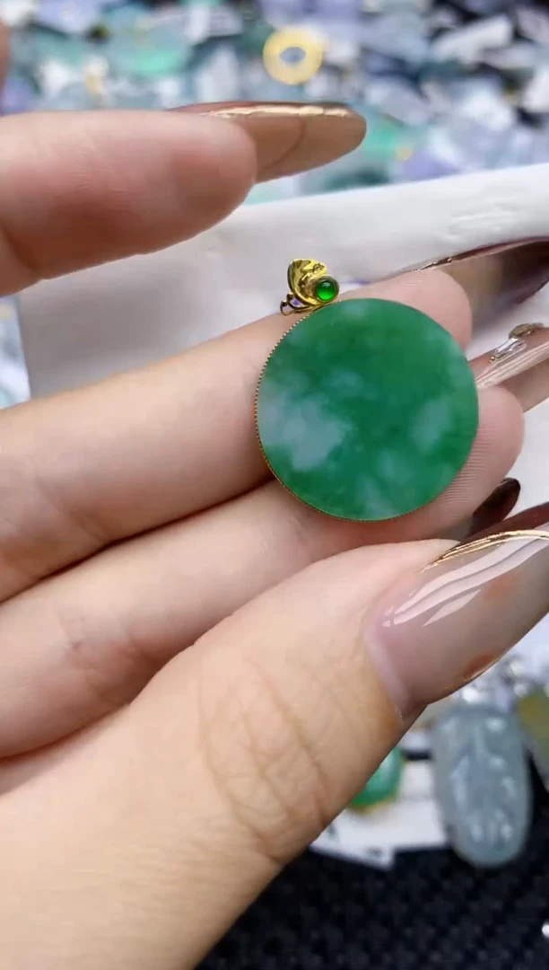 颈饰18K金镶嵌翡翠207   天然翡翠A货  百元以上9米证书费自理