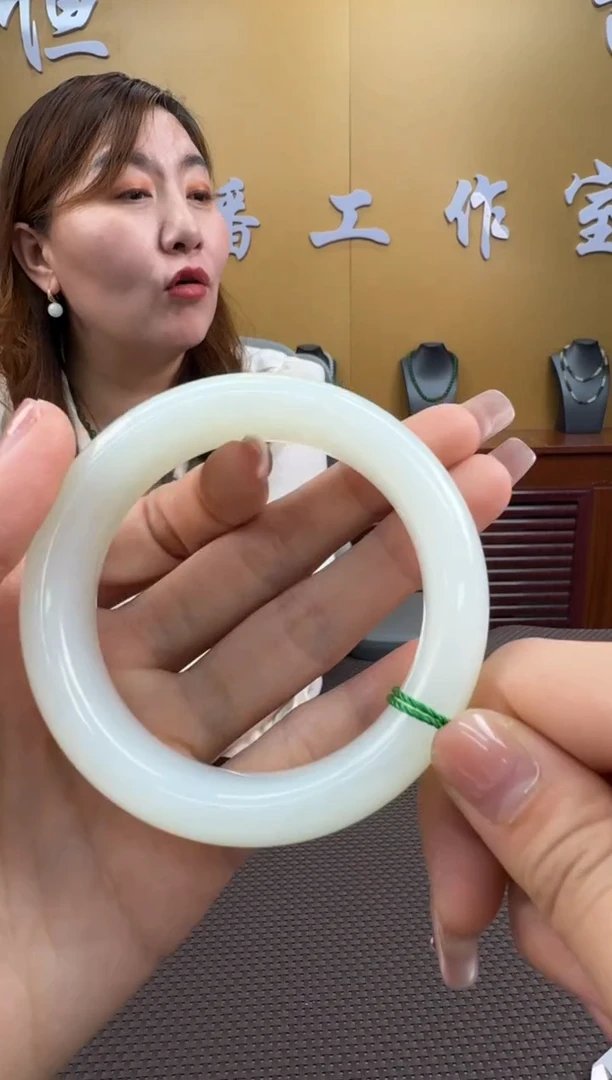 【闪购商品】和田玉手镯未镶嵌56