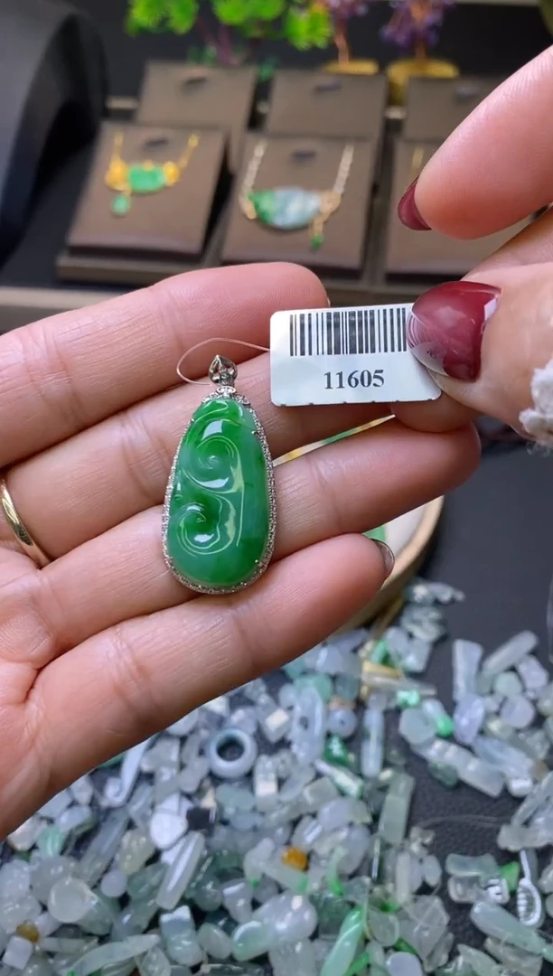 翡翠18K金镶嵌颈饰净货11605