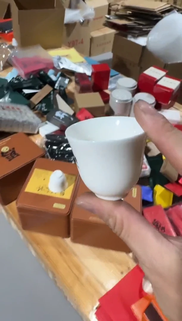 桌面一堆主人杯·