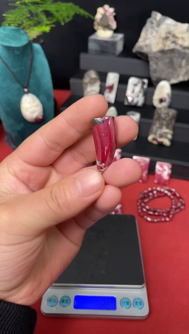 天然辰砂原矿吊坠