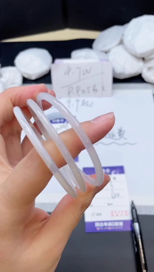 【闪购商品】石英质玉手镯未镶嵌270/