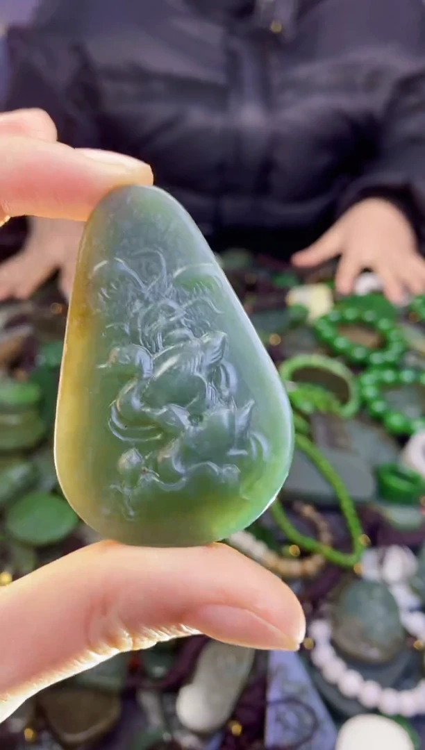 颈饰未镶嵌和田玉1