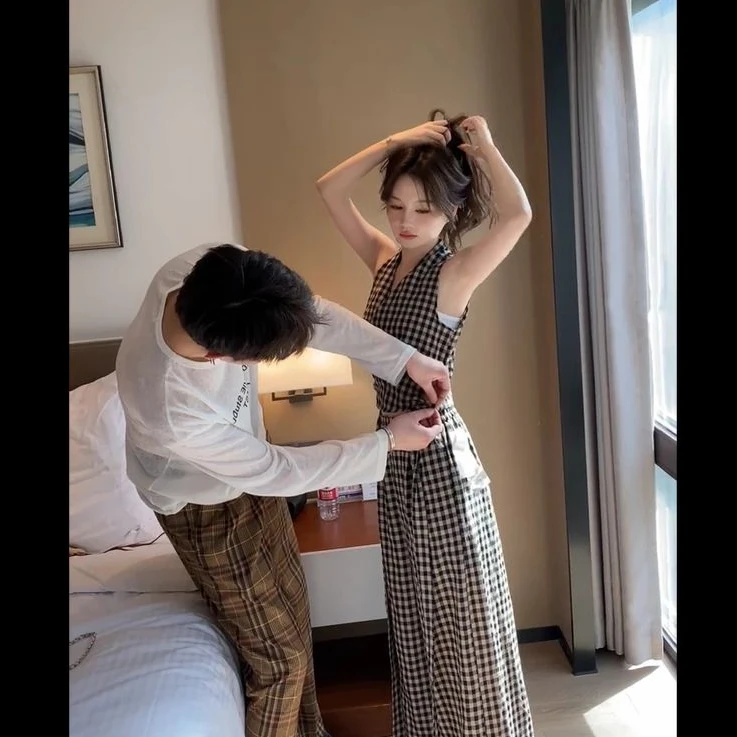 2025夏季新款复古气质时尚格子无袖背心上衣搭高腰显瘦阔腿长裤女