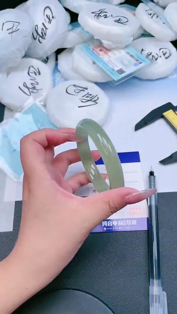 未镶嵌手镯石英质玉24T210-58