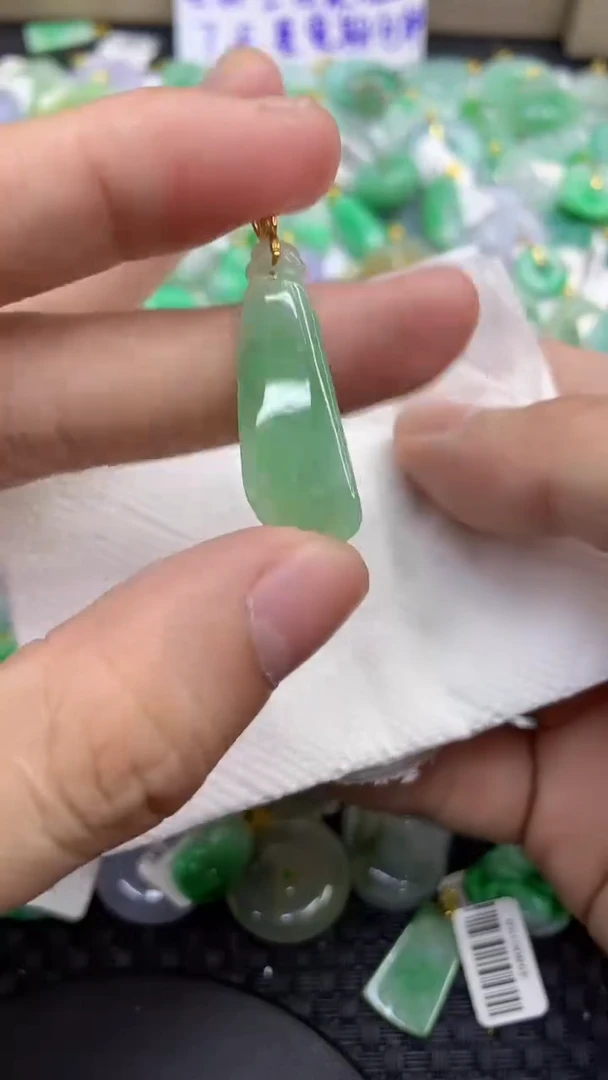 颈饰未镶嵌翡翠天然缅甸A货翡翠