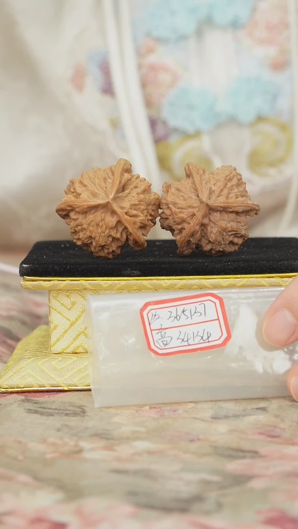 文玩核桃把件盘山三棱