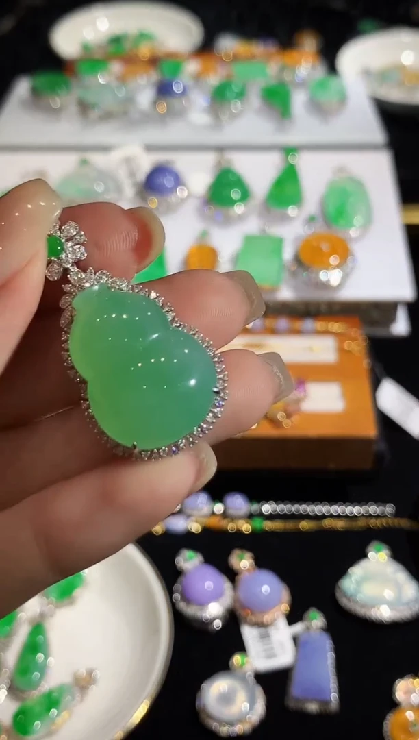 翡翠18K金镶嵌吊坠(不含链)YZ多样性发其一