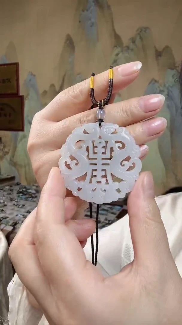 颈饰未镶嵌和田玉.