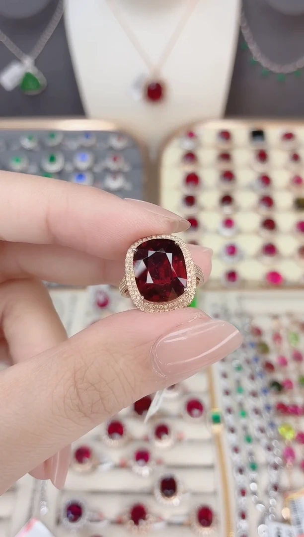 18K金镶嵌碧玺戒指碧玺利*8.5CT