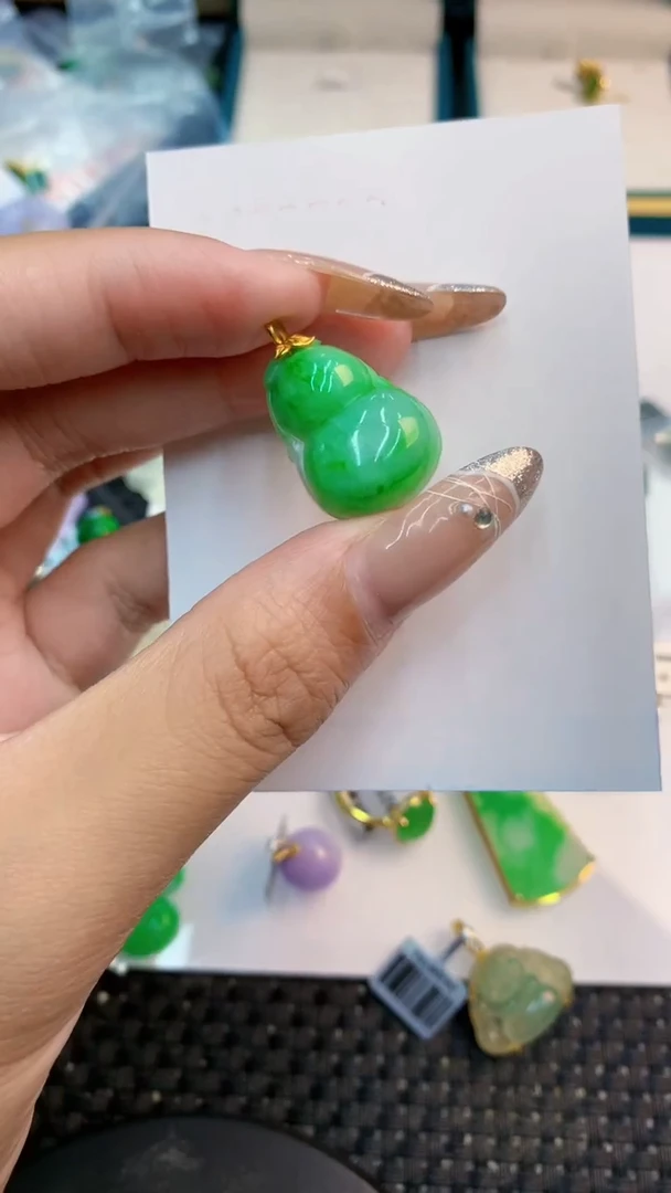 颈饰18K金镶嵌翡翠1