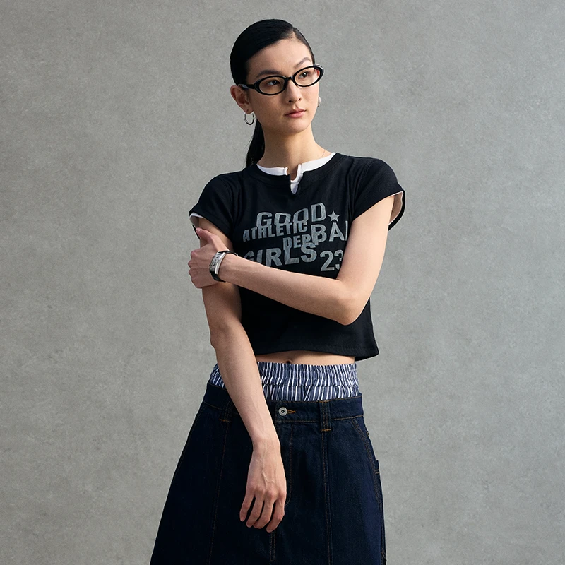 GOODBAI 23 GIRLS athletic撞色印花小V领紧身短款飞袖T恤