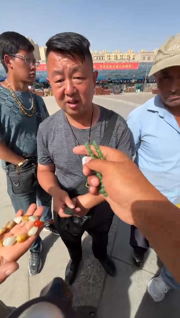未镶嵌和田玉（糖玉）挂件和田玉