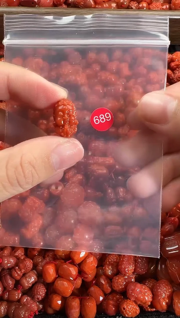 颈饰未镶嵌南红玛瑙1