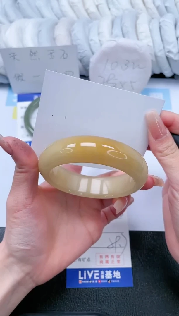 【闪购商品】石英质玉手镯未镶嵌T220-59.7