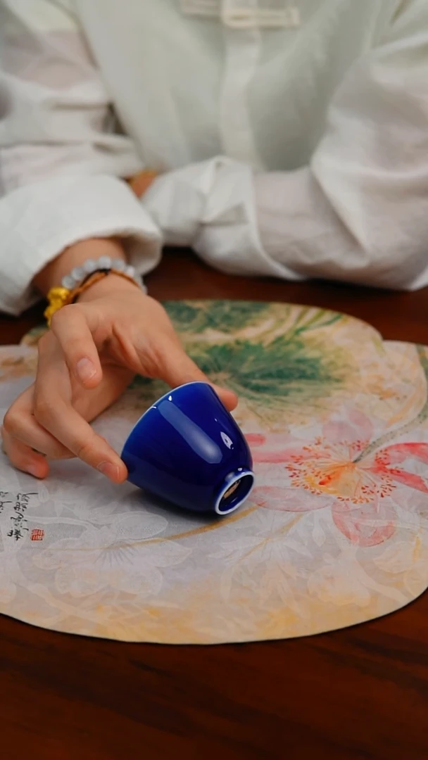 微瑕宝蓝直口铃铛杯不退不换介意勿拍