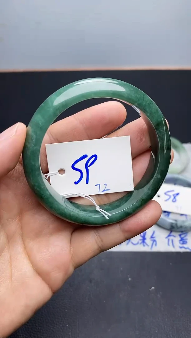 未镶嵌手镯翡翠72