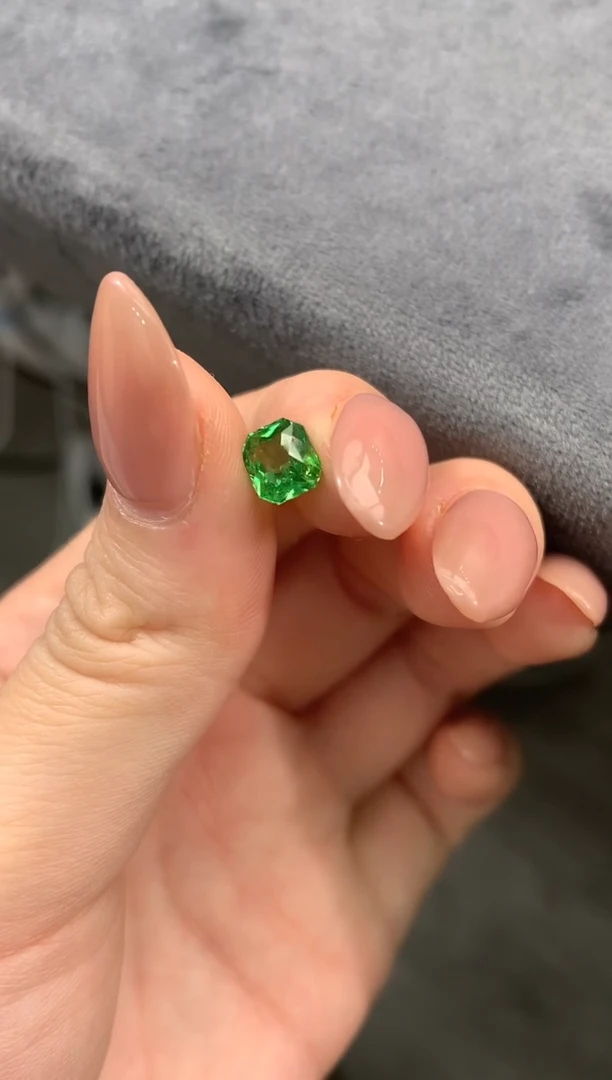 未镶嵌裸石石榴石（沙弗莱）小**学1.59ct