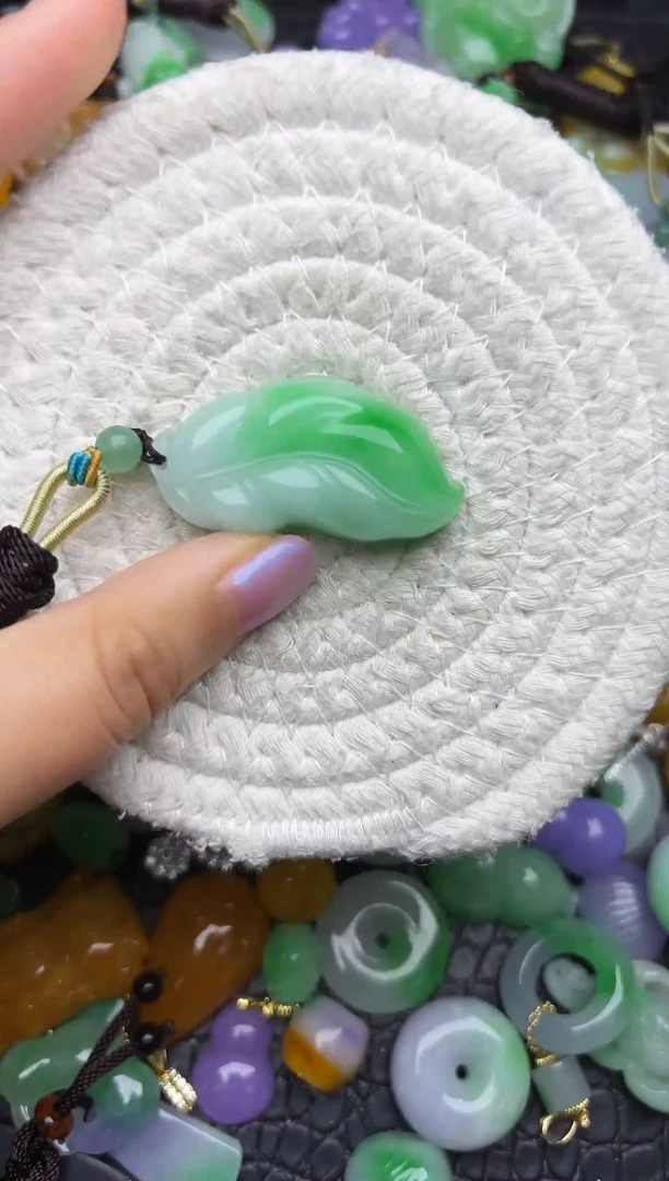 颈饰未镶嵌翡翠缅甸翡翠吊坠