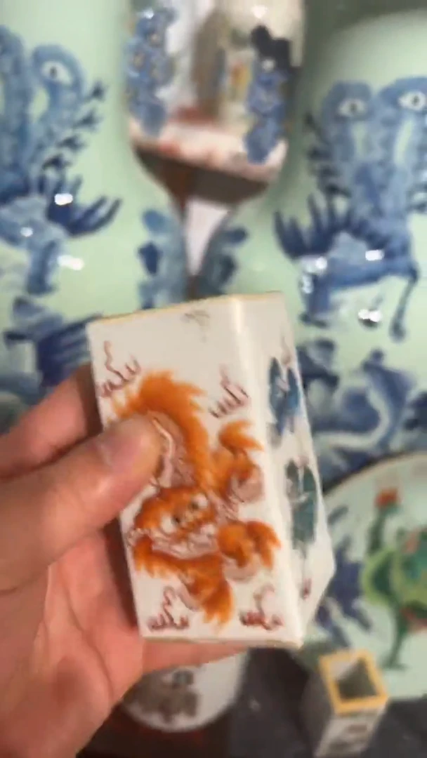 摆件瓷摆件瓷摆件狮子方笔桶
