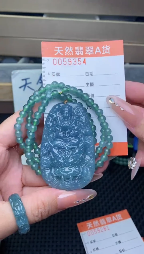 翡翠未镶嵌颈饰