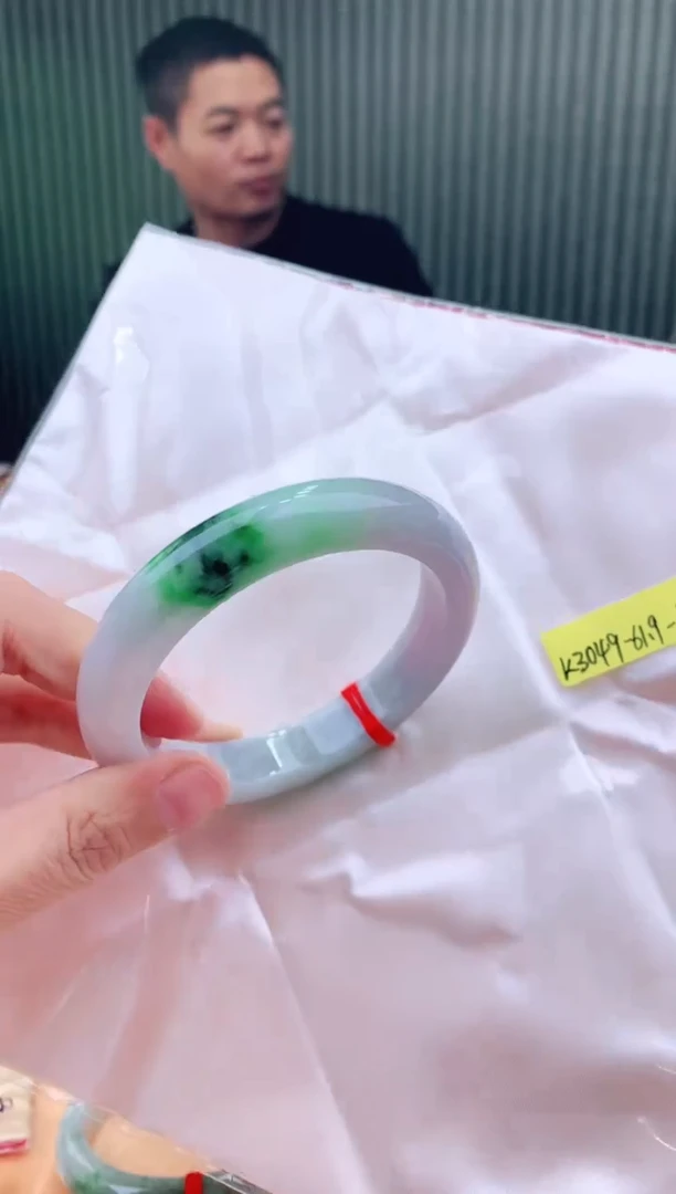 未镶嵌手镯翡翠61+