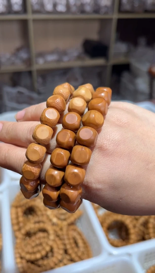 【闪购商品】猴头核桃吊坠六方微瑕