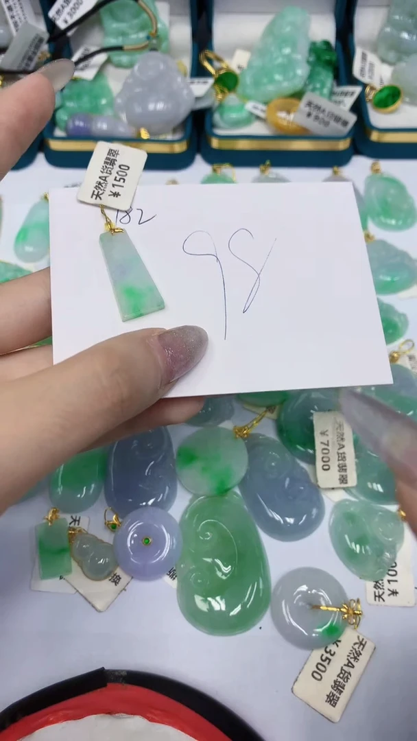 颈饰18K金镶嵌翡翠翡翠1111